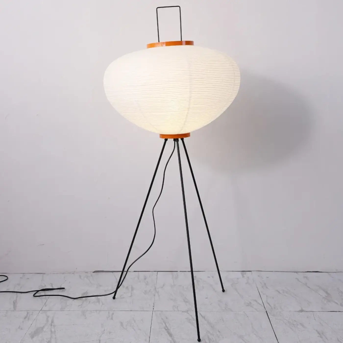 Lampadaire Elegant en Metal - Siriah