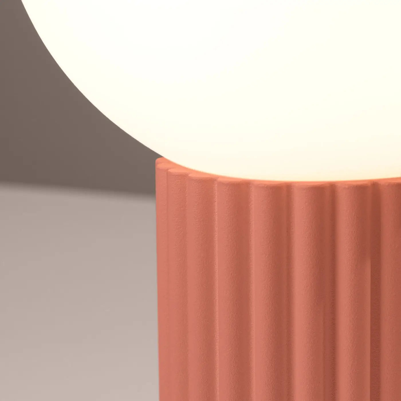 Lampe A Poser Design - Halo (Peach)