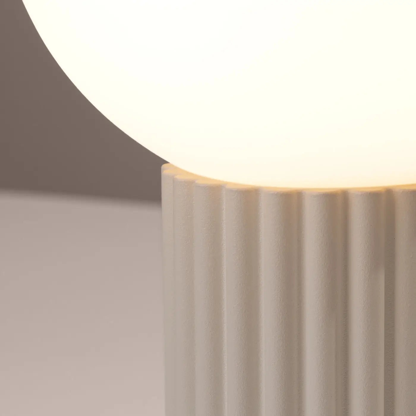 Lampe A Poser Design - Halo (Beige)