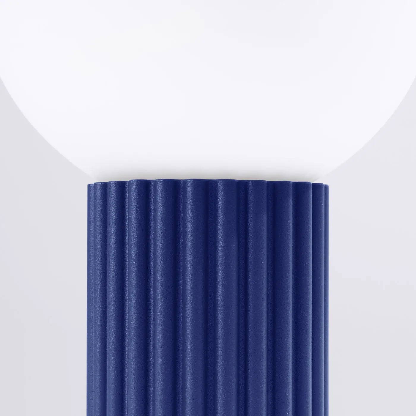 Lampe A Poser Design - Halo (Outremer)