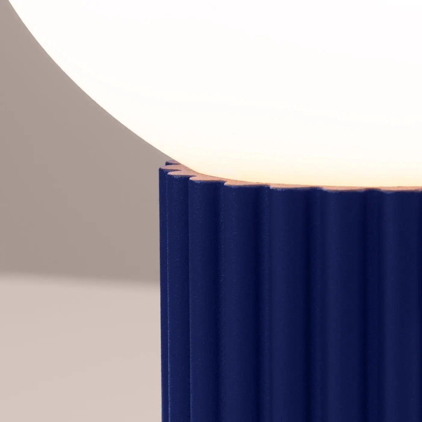 Lampe A Poser Design - Halo (Outremer)