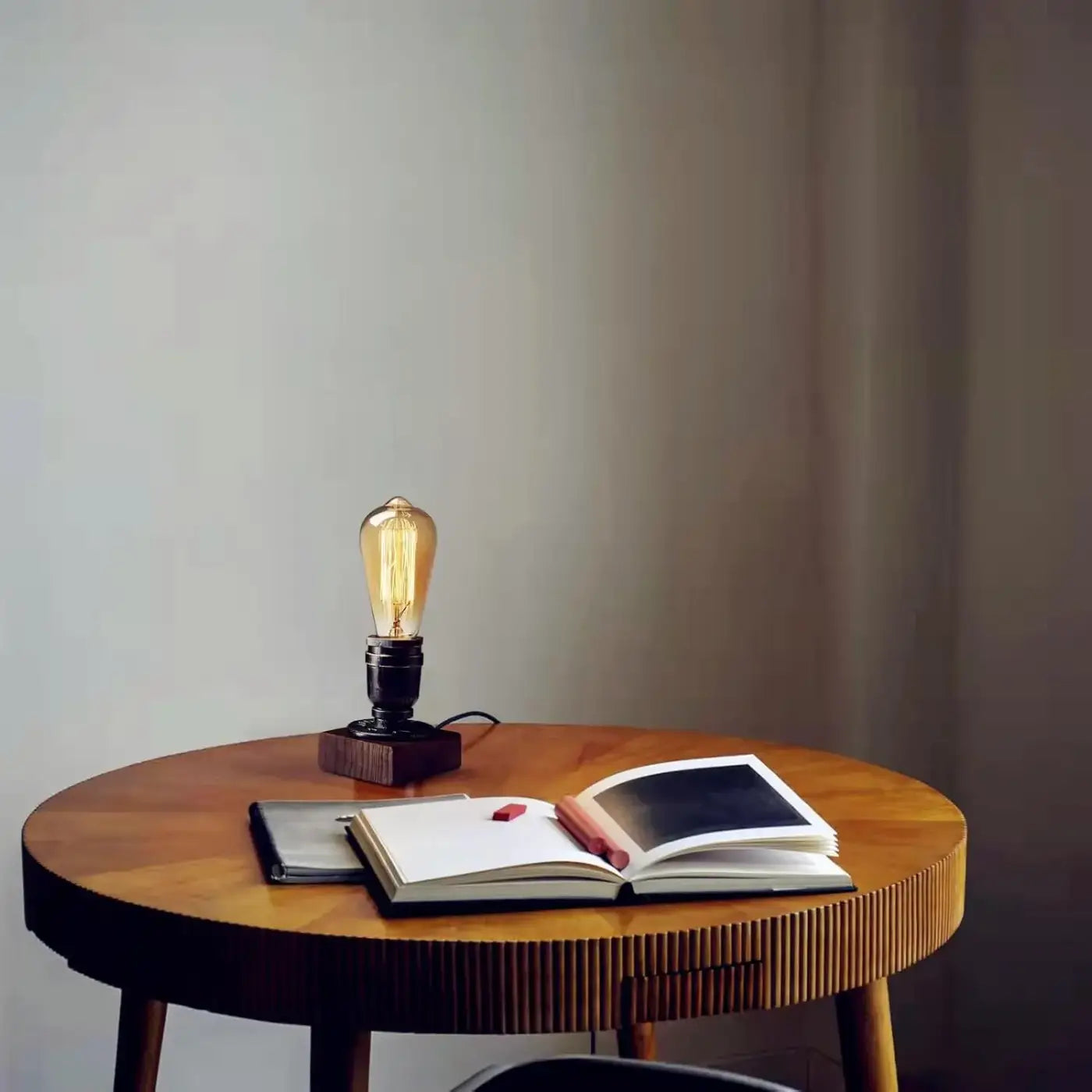 Lampe de Table Retro en Bois - Filamenta