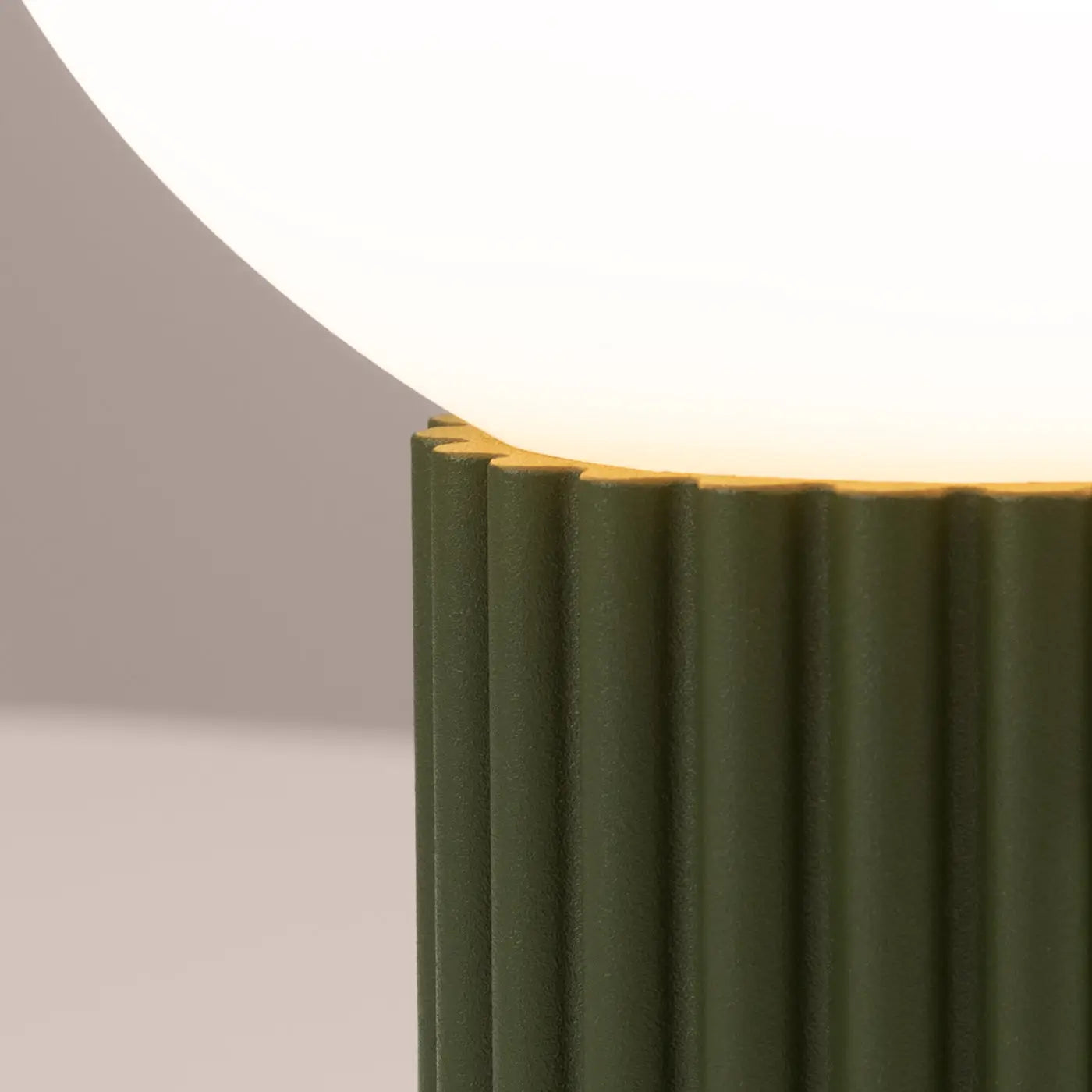 Lampe A Poser HALO - (Vert Olive)